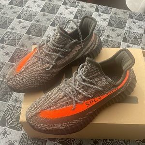 Yeezy 350 V2 size 9